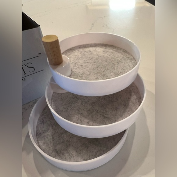 The 2 Bandits Tiered Catchall Jewelry Trinket Ring Tray - Picture 3 of 4